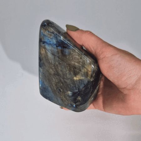 Madagaszkári labradorit nagyméretű kövek (kb. 635-750 g, 80-110 mm)
