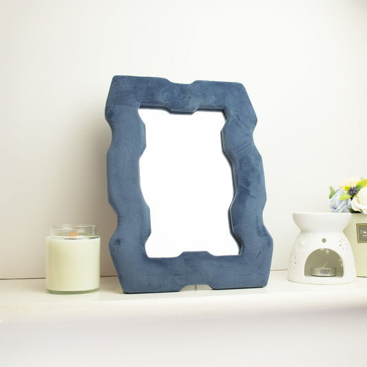 Puha, hullámos tükör – Vastag keret – Királykék (30,5x22,5x2,3cm)