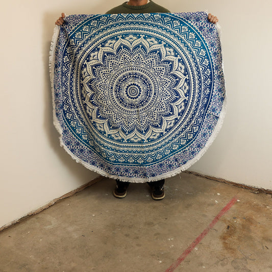 Kisméretű, kör alakú mandala pamut műalkotás (130 cm) – Klasszikus kék