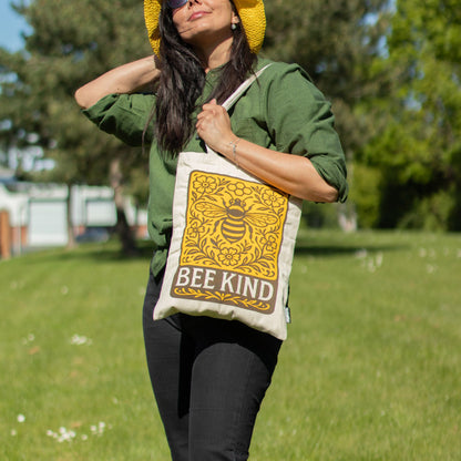 Nomad Sari Iconic Toni Tote Bag – Légy kedves – Natúr 10oz
