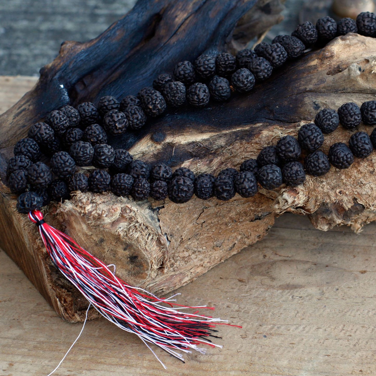 108 szemes sötét Rudraksha mala