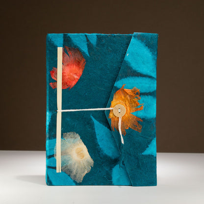 Lokta Merész Virágos Füzet – Nagy (21x15 cm) – 45 Lap – Könyvjelzővel – Éjkék