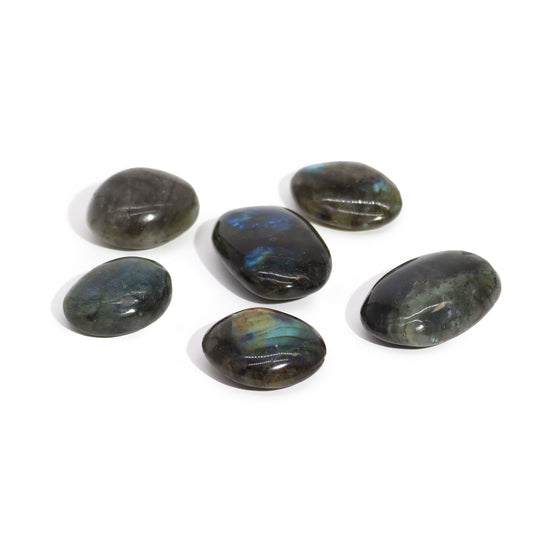 Madagaszkári Labradorit tenyérkövek (kb. 17-40 g 35-50 mm)