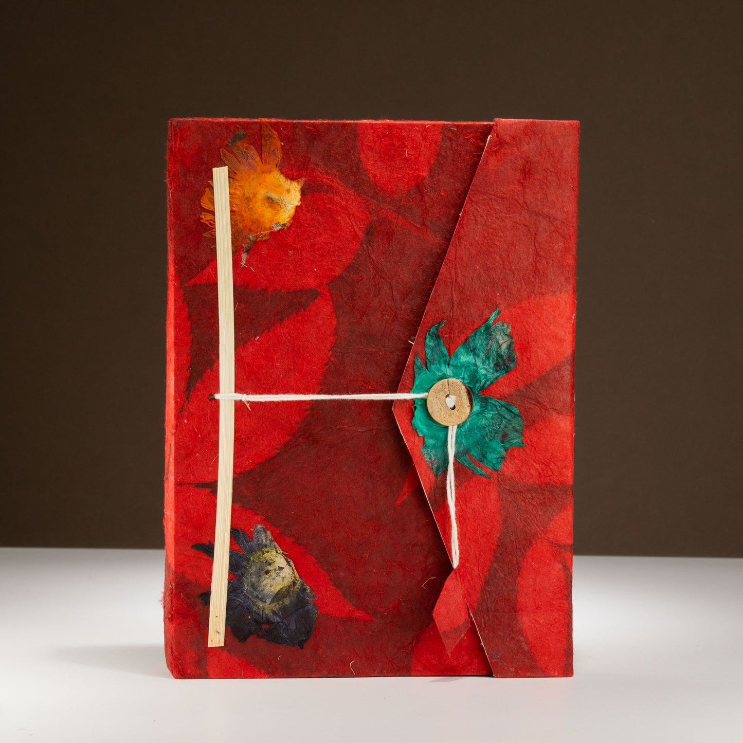 Lokta Merész Virágos Jegyzettömb – Nagy (21x15cm) – 45 Lap – Könyvjelzővel – Rubin