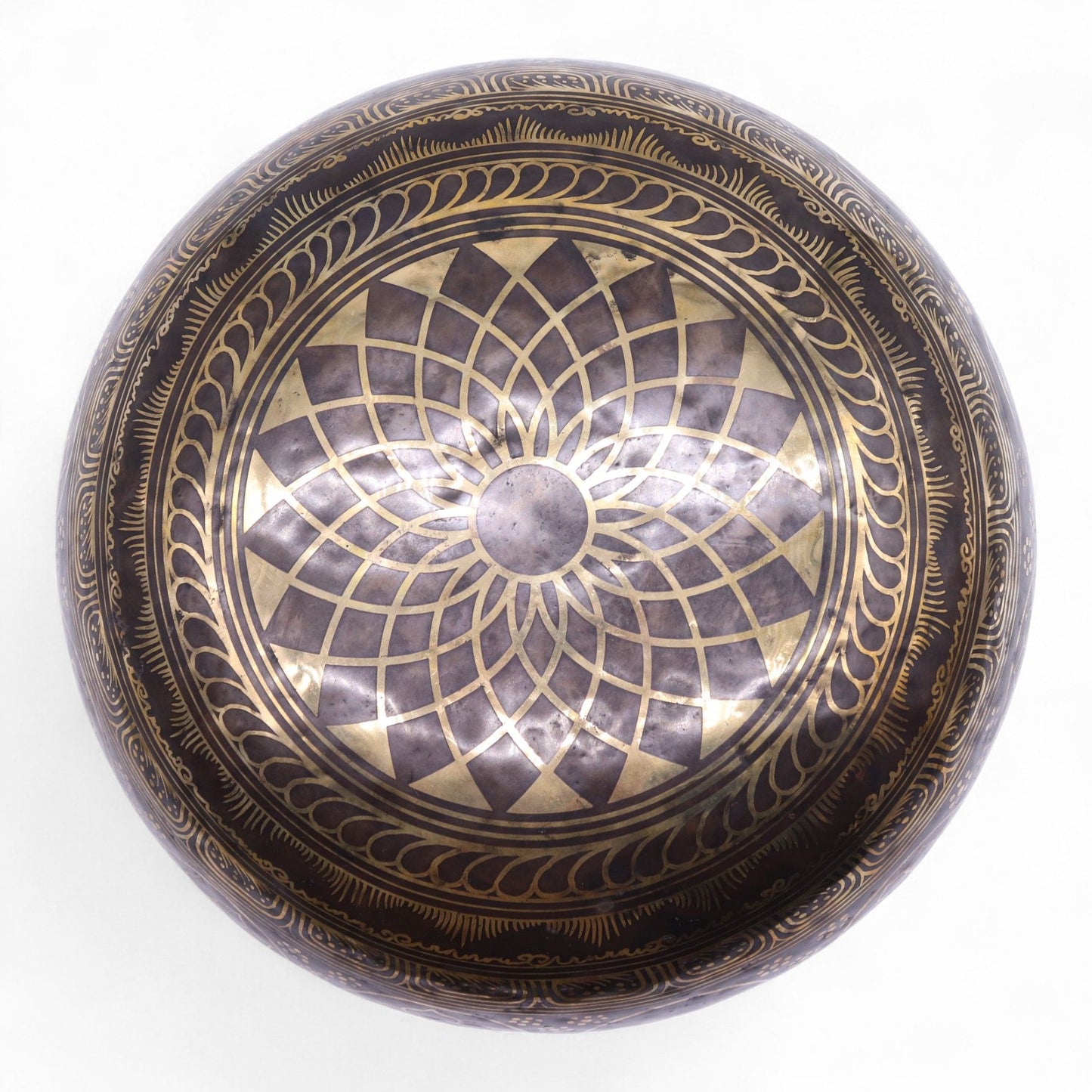 Gravírozott – Óriási rezgő lábú állótál – 50x20 cm (10,7 kg)