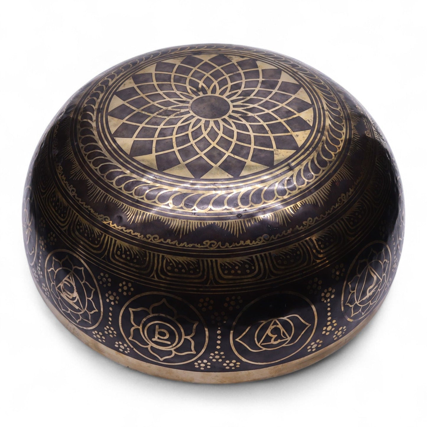 Gravírozott – Óriási rezgő lábú állótál – 50x20 cm (10,7 kg)
