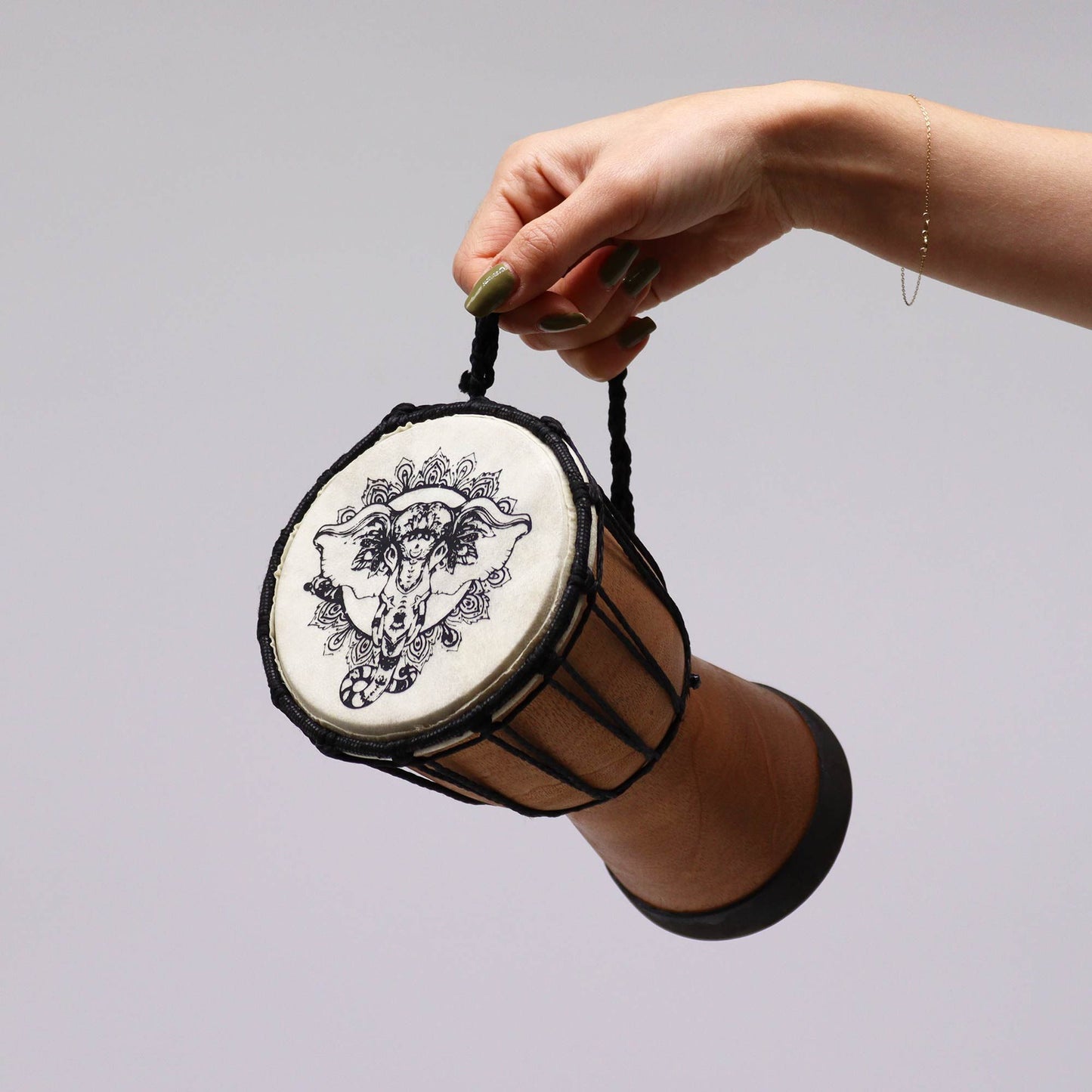Kézműves, széles fejű djembe dob – 20 cm