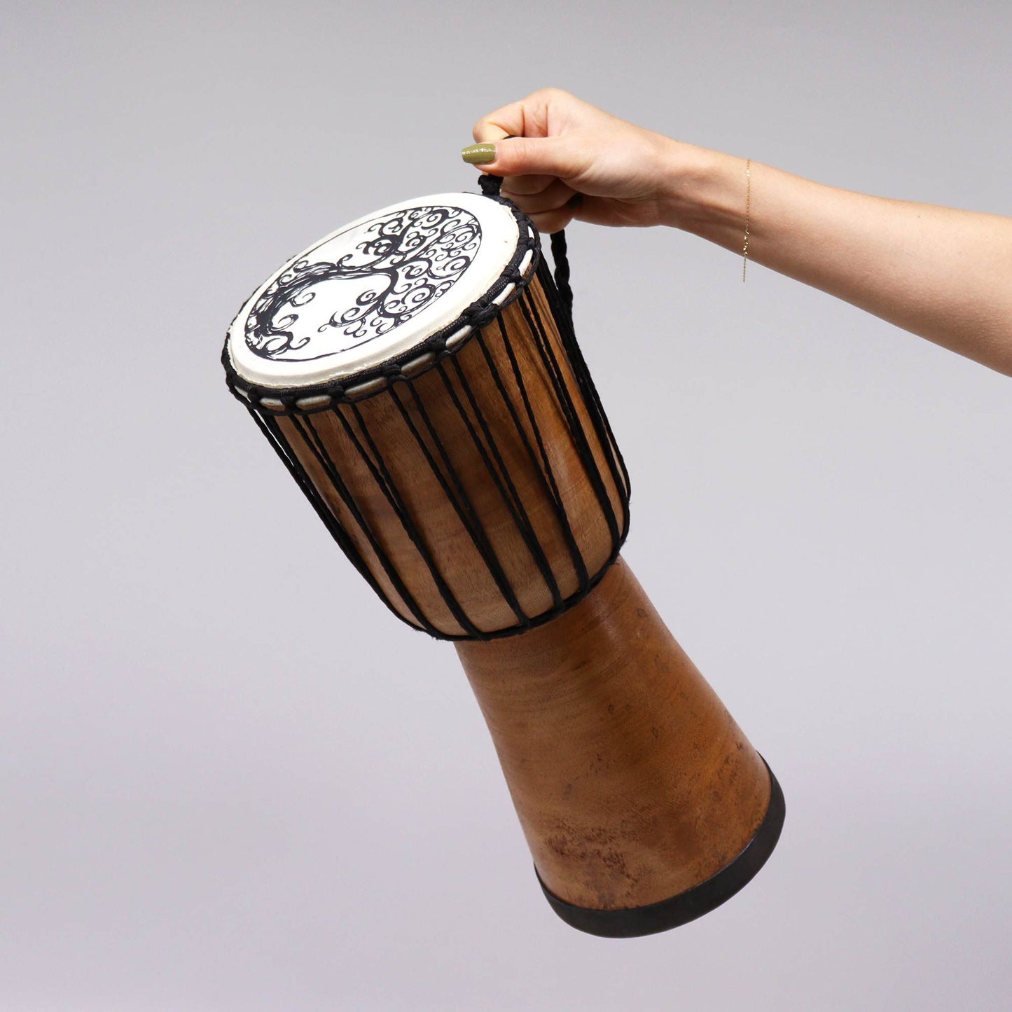 Kézzel készített széles tetejű djembe dob – 40 cm