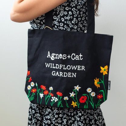 Agnes + Cat Wildflower Garden Tote Bag - Fekete