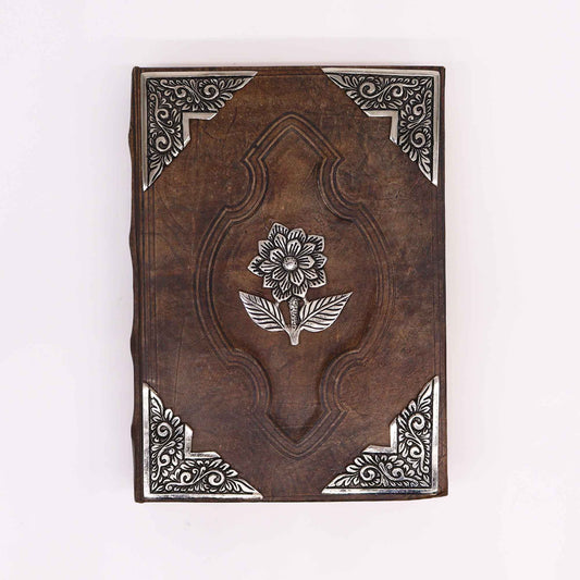 Vaskos barna színű könyv - Cink rózsa dekoráció - 200 szakadozott szélű oldal - 26x18cm