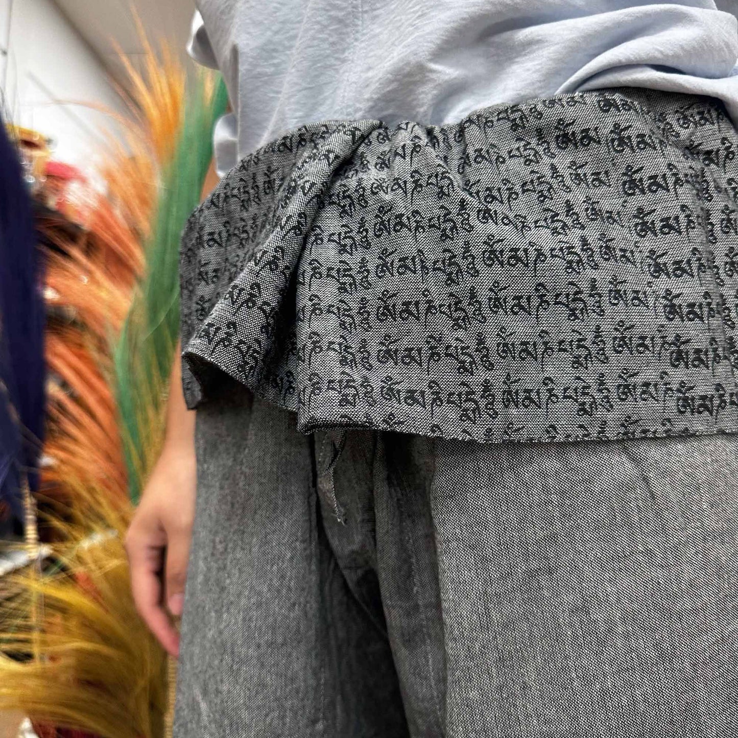 Jóga és Fesztivál Nadrág – Thai Halász Mandala Mantra szürke alapon
