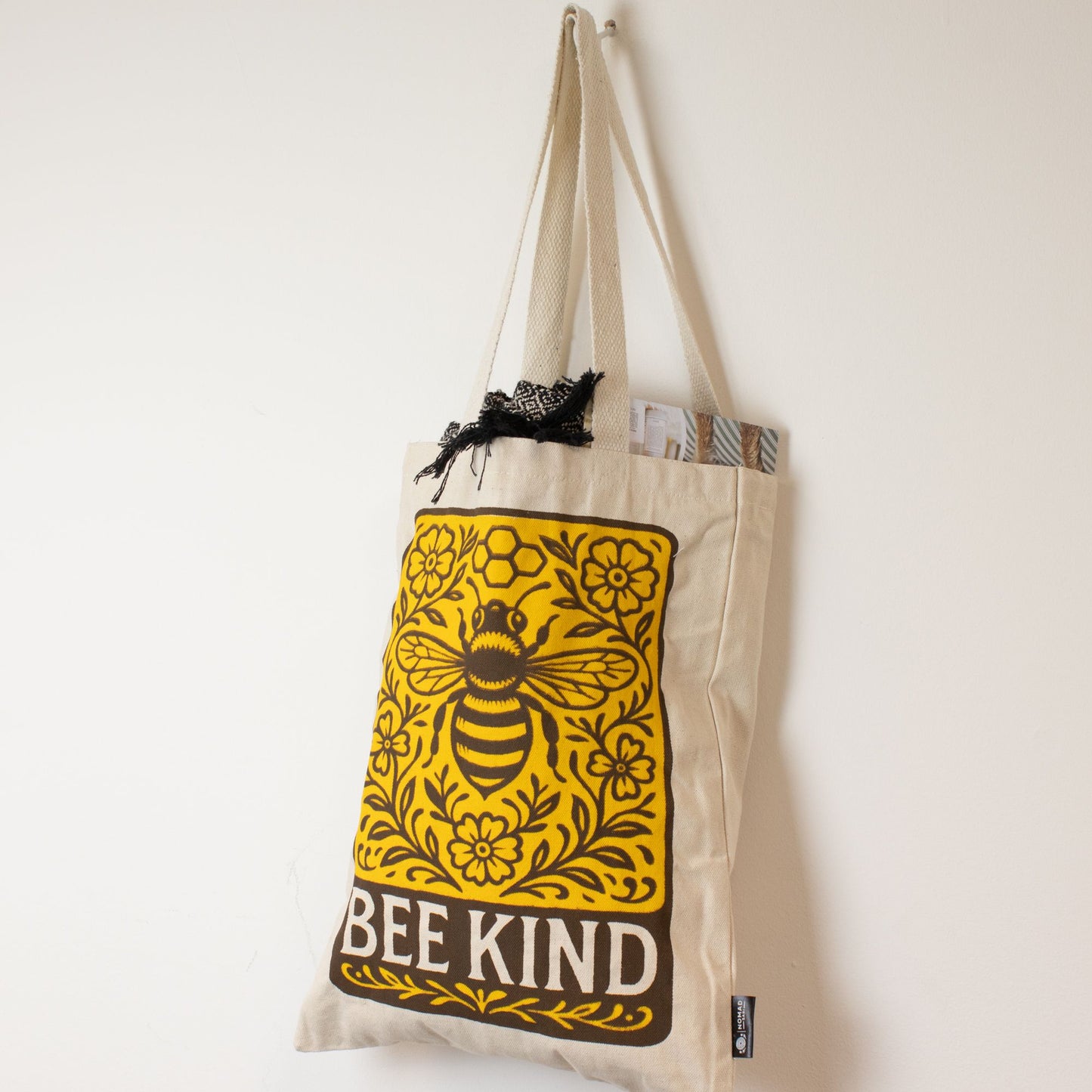 Nomad Sari Iconic Toni Tote Bag – Légy kedves – Natúr 10oz