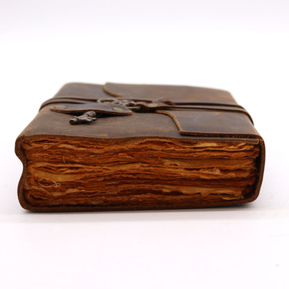 Olajozott bőr & kulcs – 200 oldalas, hullámos szélű – 13x18cm