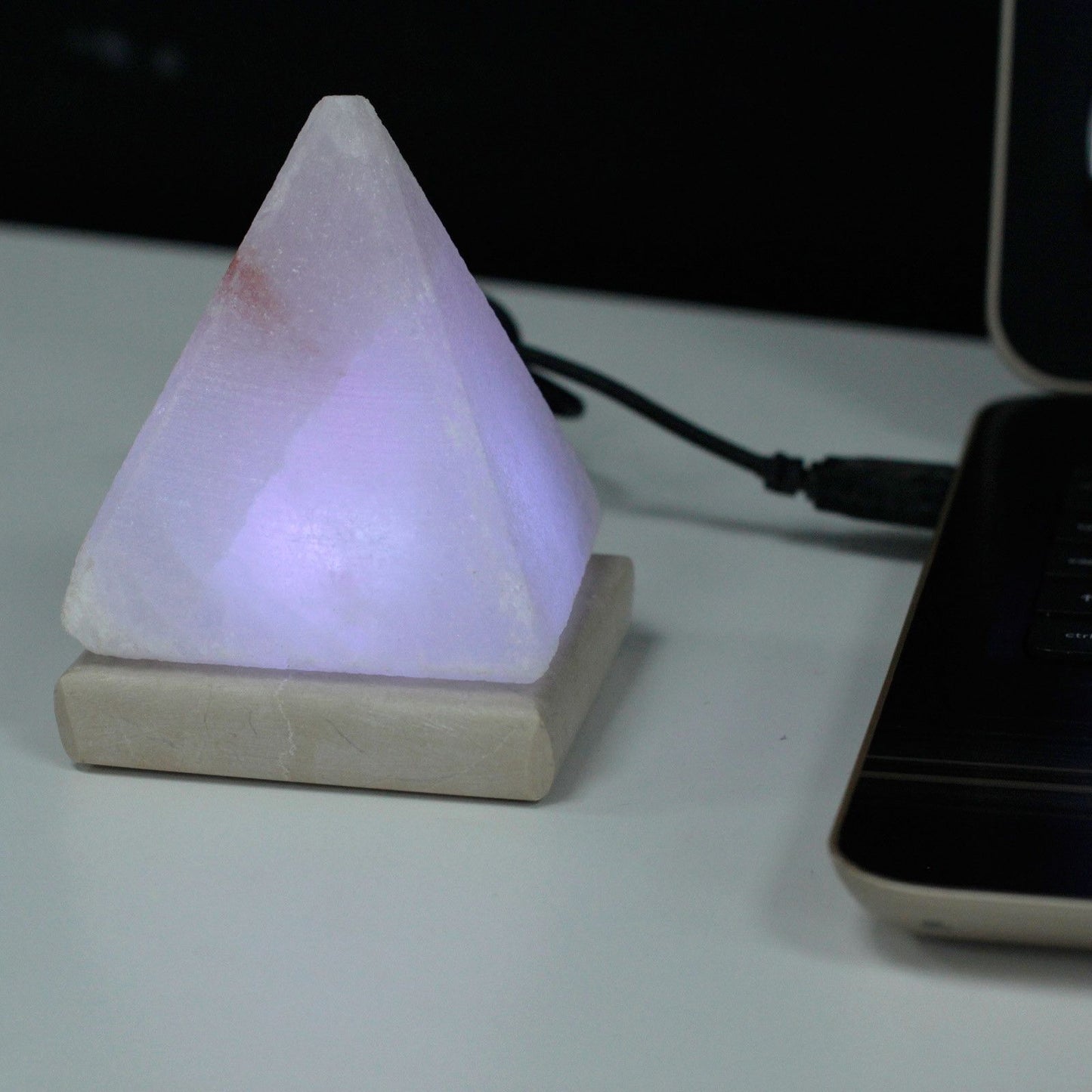 Minőségi USB piramis alakú, FEHÉR sólámpa - 9 cm (többféle)