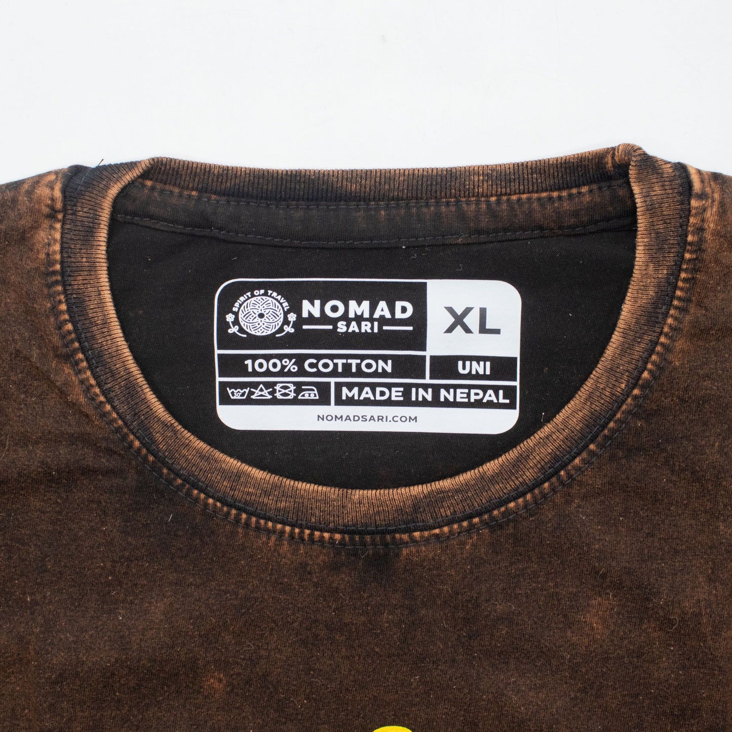 Nomad Szári Kőmosott Pamut Póló – Nap és Horoszkóp – Barna – XL