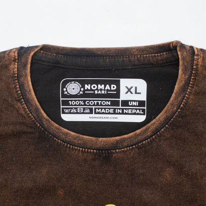 Nomad Szári Kőmosott Pamut Póló – Nap és Horoszkóp – Barna – XL