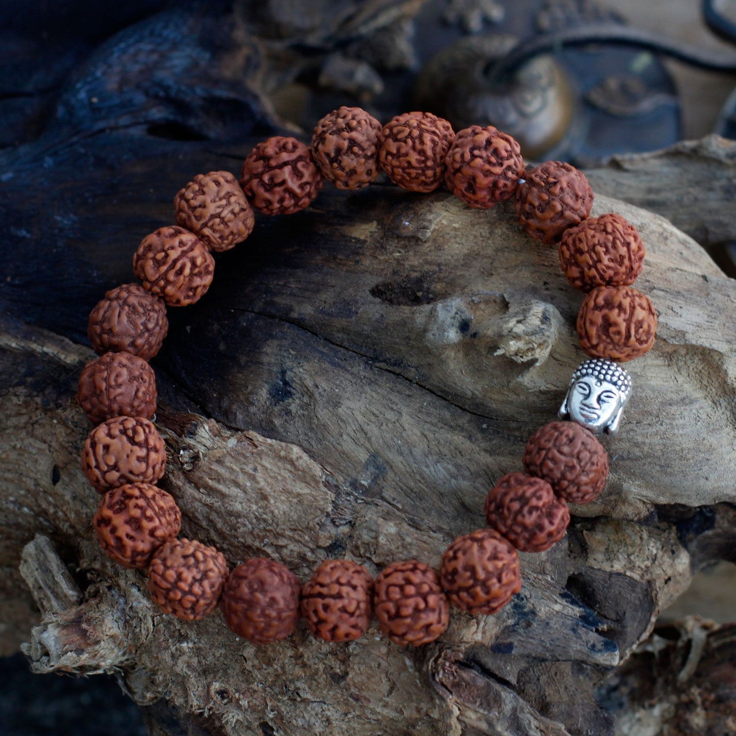 Rudraksha Buddha karkötő mala - barna