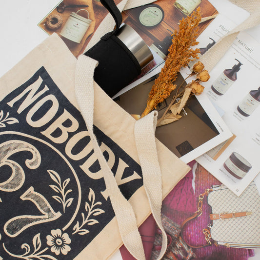 Nomad Sari Iconic Toni Tote táska – Nobody Knows 67 – Natúr 10oz